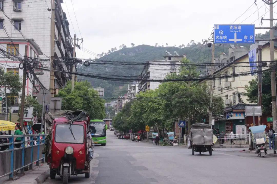 地?cái)偨?jīng)濟(jì)給旅游業(yè)帶來(lái)了什么影響？