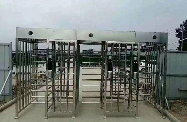 森林公園景區(qū)轉(zhuǎn)閘門合理分配出入口，人口密集也不怕