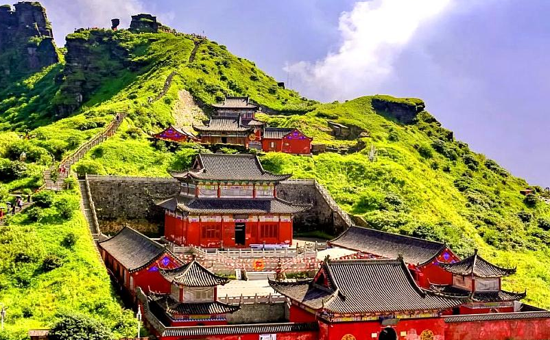 旅游景區(qū)網(wǎng)絡(luò)營銷傳播信息的速度非?？?/></p><p>　　因?yàn)榫W(wǎng)絡(luò)傳播信息的速度非?？?，所以旅游企業(yè)主要在網(wǎng)絡(luò)上發(fā)布關(guān)于旅游的信息，在一天之內(nèi)，就會被全世界各地的人們看到并有所了解，而游客也可以很輕松的找到適合自己的旅游線路及旅游產(chǎn)品，最終不斷擴(kuò)大旅游企業(yè)的市場份額。</p><p>　　<span style=
