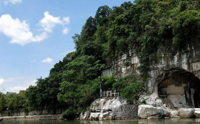 鄉(xiāng)村旅游營銷轉(zhuǎn)變傳統(tǒng)營銷觀念，進入互聯(lián)網(wǎng)營銷模式